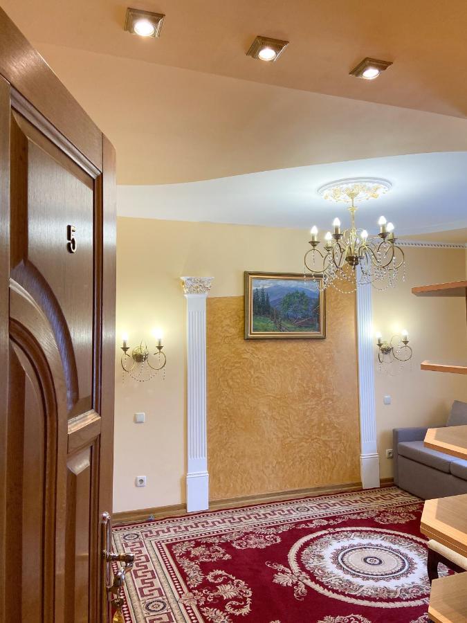 Петрос Family Hotel Jaremče Exteriér fotografie