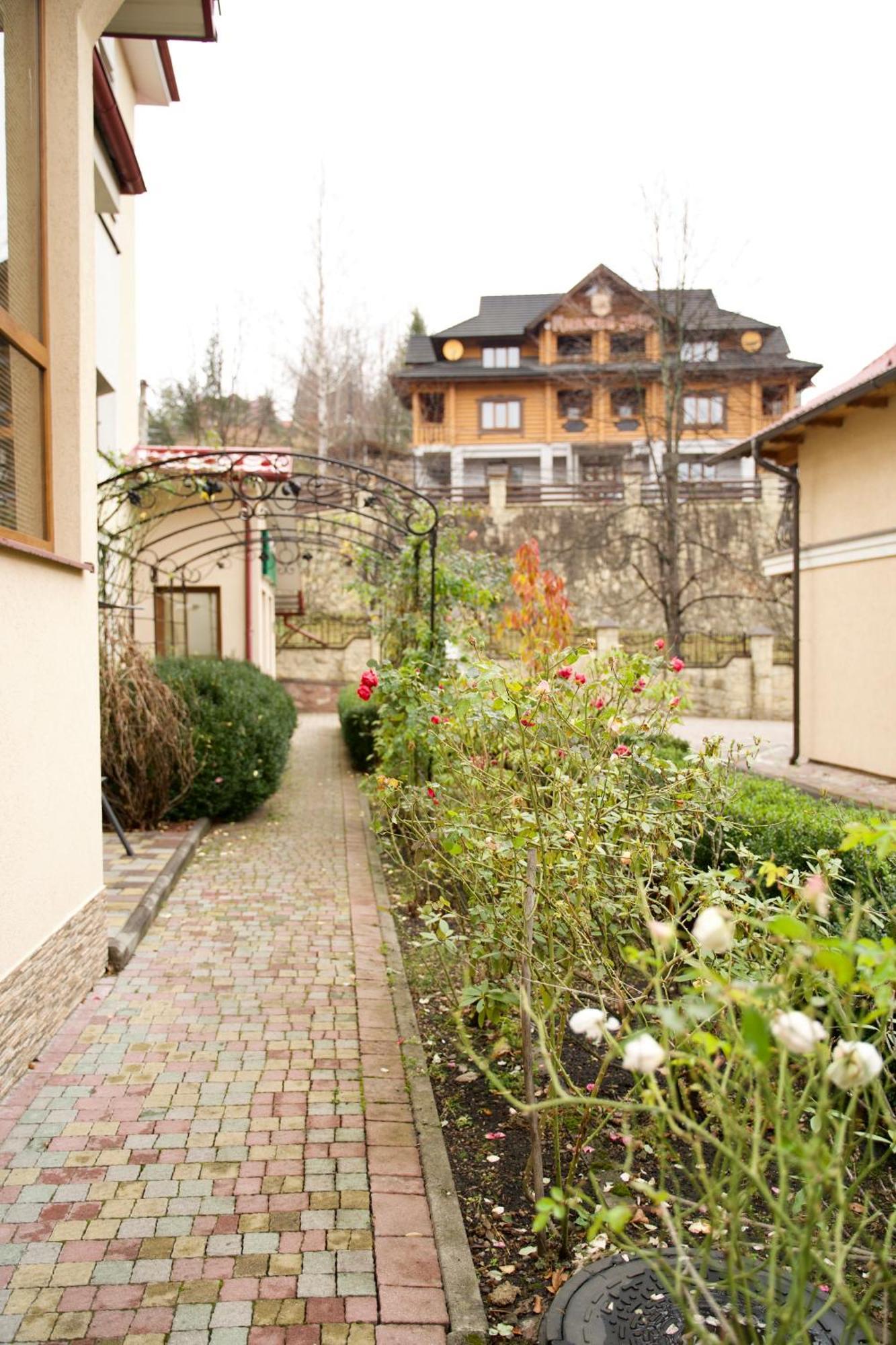 Петрос Family Hotel Jaremče Exteriér fotografie