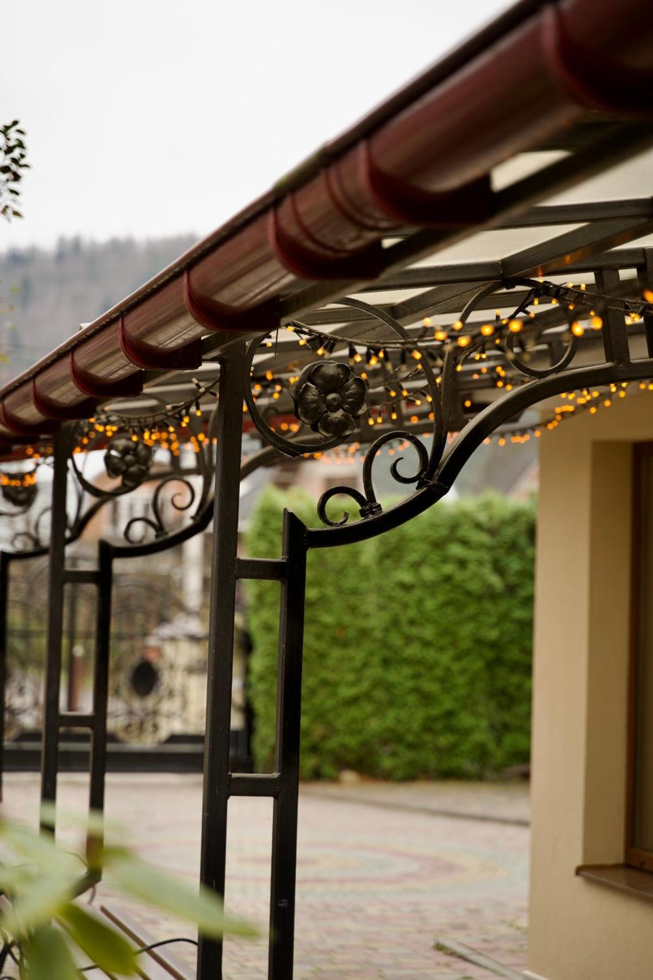 Петрос Family Hotel Jaremče Exteriér fotografie