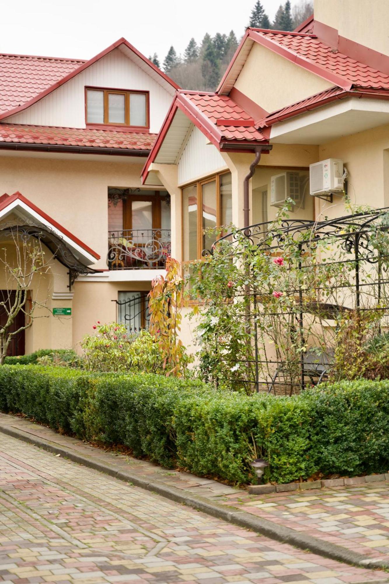 Петрос Family Hotel Jaremče Exteriér fotografie
